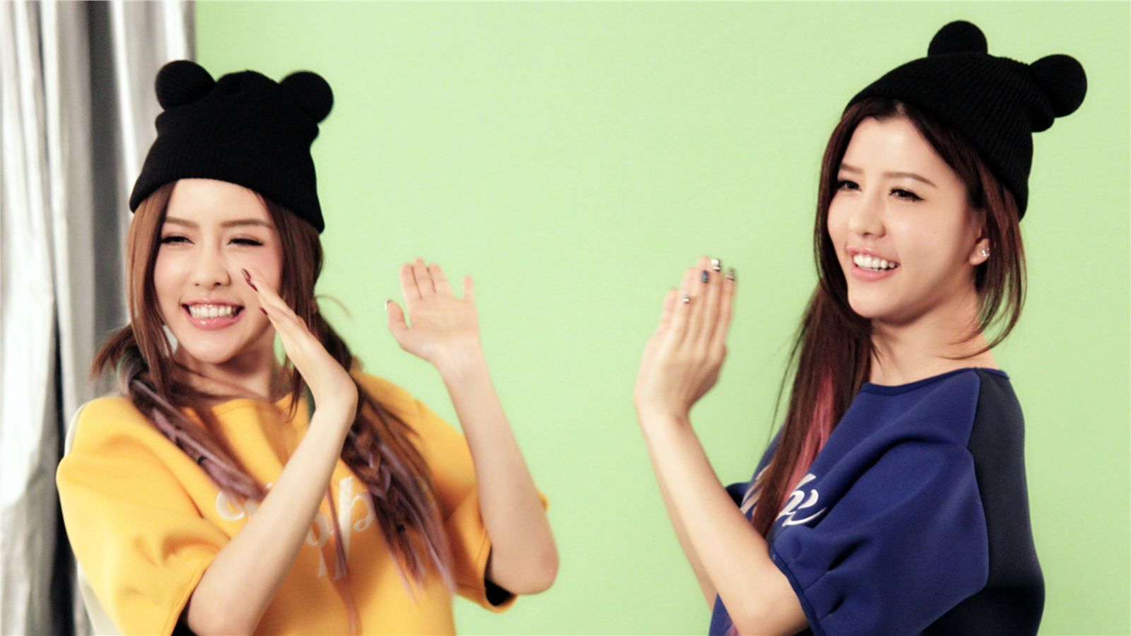 “白”氏雙胞胎女子BY2性感寫真 Miko、Yumi